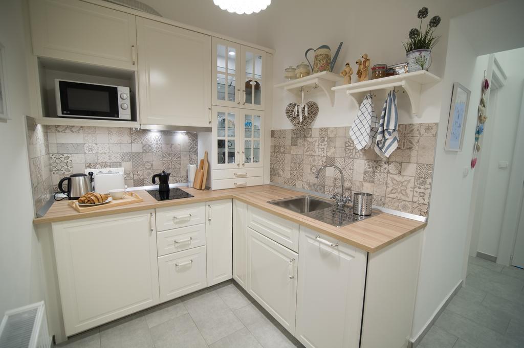 Brody Apartman Eger Bagian luar foto