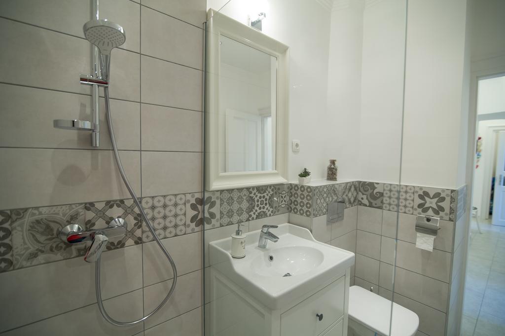 Brody Apartman Eger Bagian luar foto